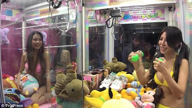 toy grabber claw game in Taiwan