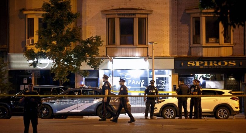Urgent : Toronto shooting leaves 2 dead including gunman, 13 hurt