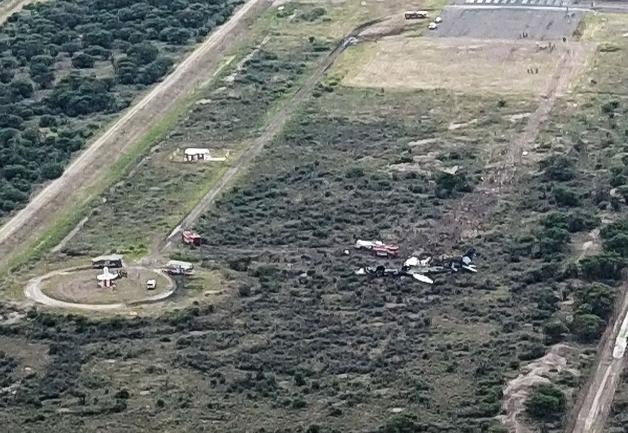 plane crashes Mexico plane crash 85 injured hail storm