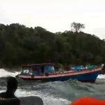 Cargo boat hits Phi Phi rocks