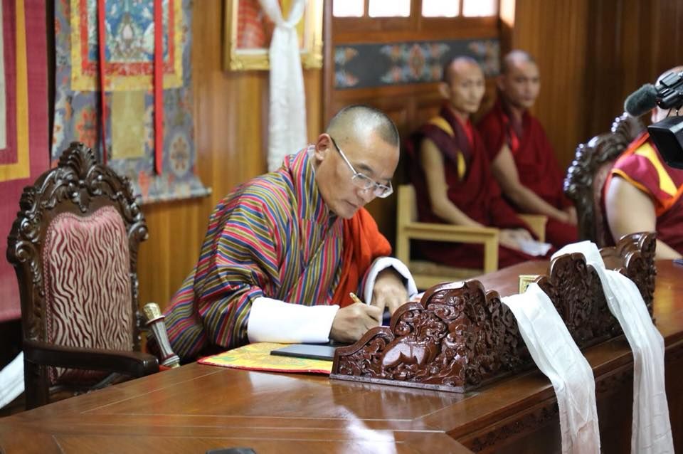 Bhutan's ruling party defeated in first round of polls