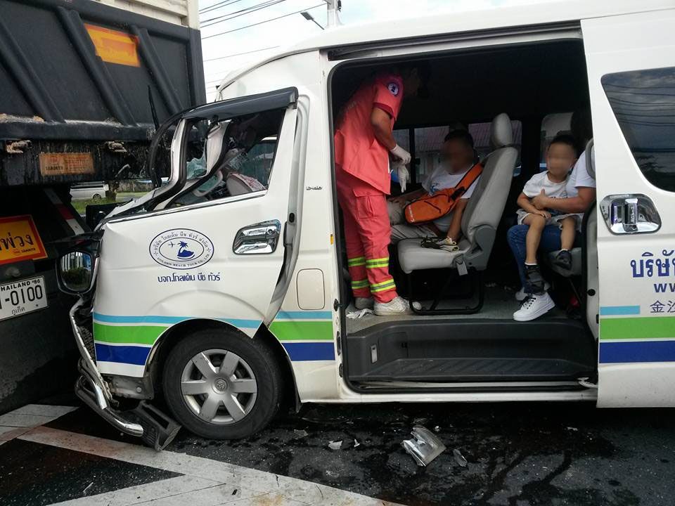 Chinese tourists injured in Phuket crash