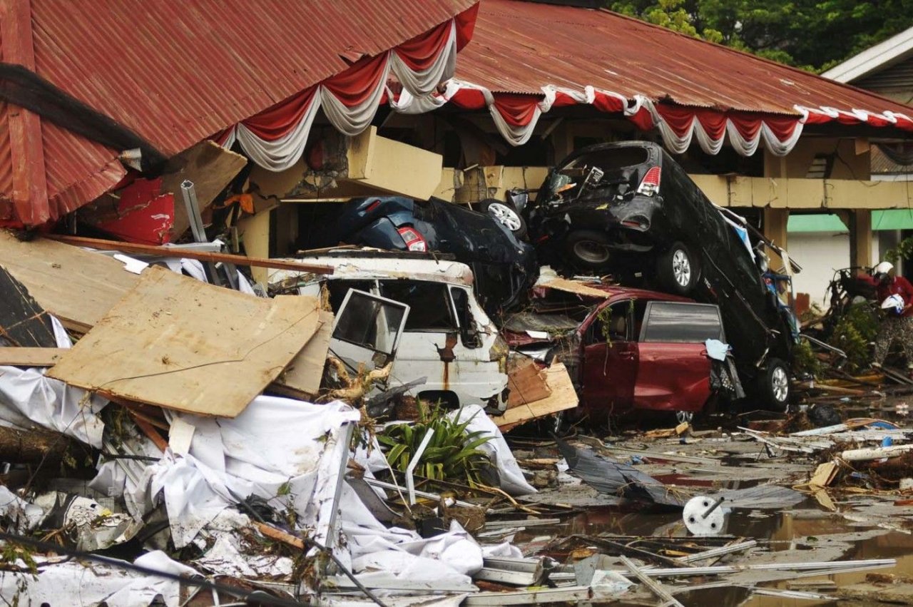 1,400 Palu evacuees arrive in Makassar