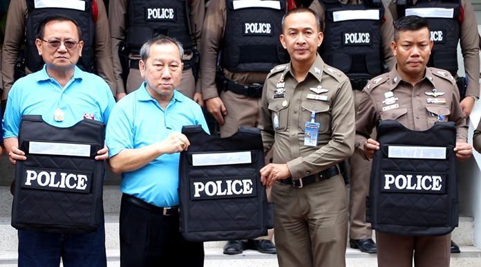 Banglamung patrol officers get flak jackets