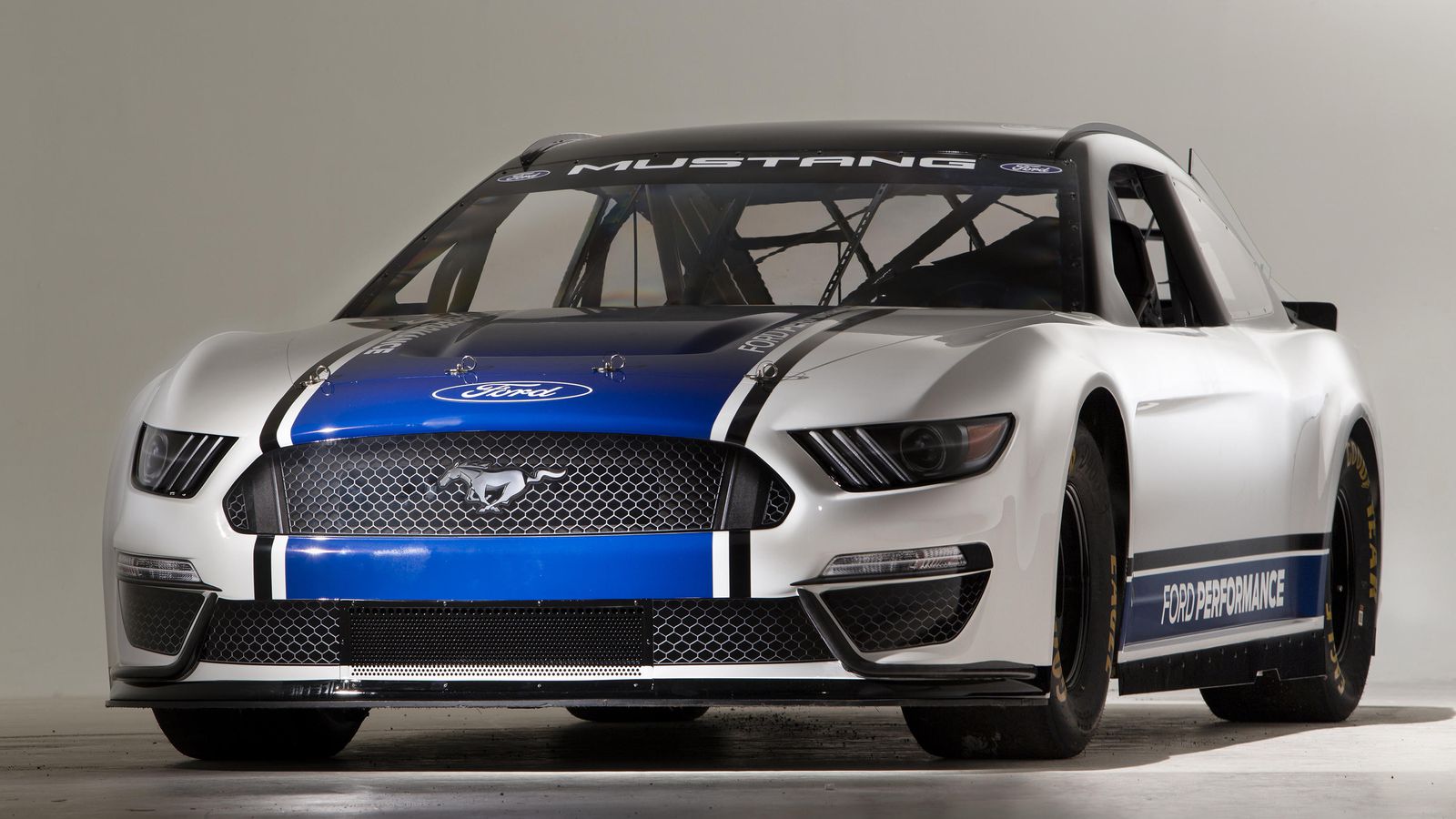 Ford to unveil Mustang