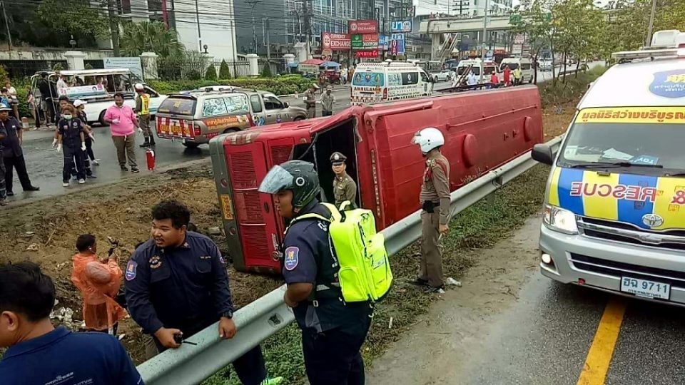 7 Chinese hurt in Jomtien tour bus crash
