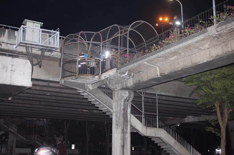 Man found hanged at Bangkok pedestrian bridge