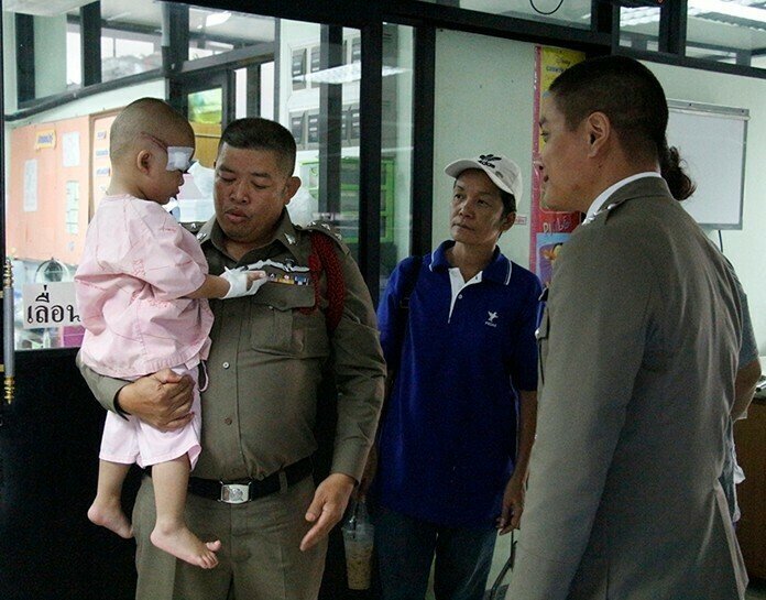 Nongprue suspends police volunteers after toddler clubbed in head