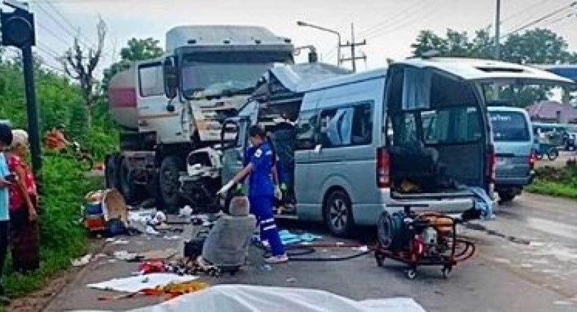 Head-on crash kills five football fans in Khon Kaen