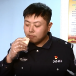 Man eating Durian FAILS breathalyser test