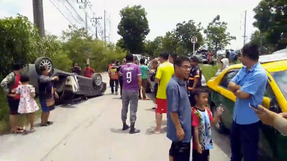 Cabbie drives against traffic, slams into sedan, injuring two