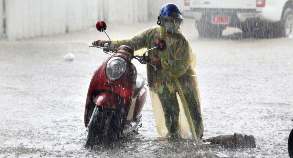 Heavy rain brings Bangkok to a standstill