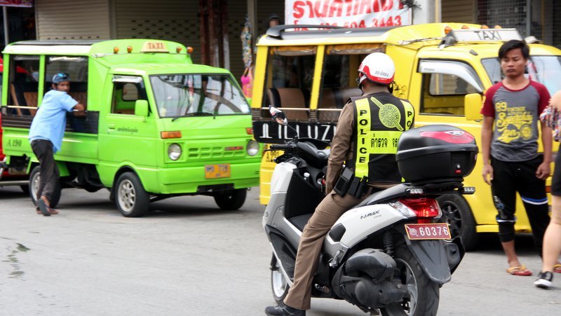 Patong cabbies asked to ‘please stop robbing, beating tourists’