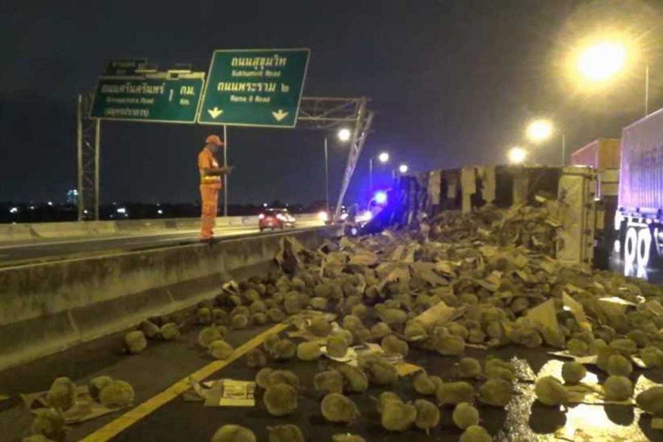 Truck driver nods off, durian scattered over ring road