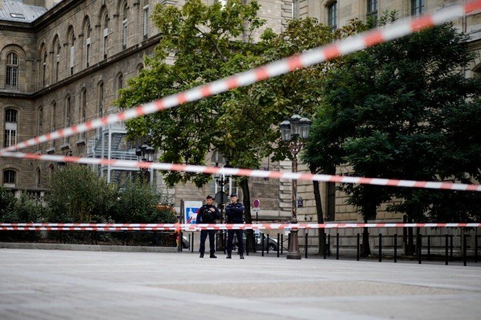 Employee kills 4 officers in knife attack at Paris police HQ