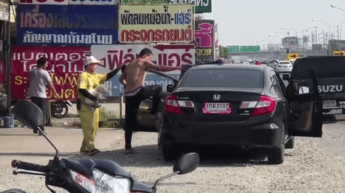 Woman injured after being kicked by intoxicated boyfriend in public in Chonburi