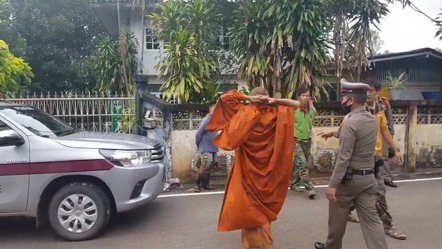 Monk throws Fake Bomb into neighbor’s home before running away
