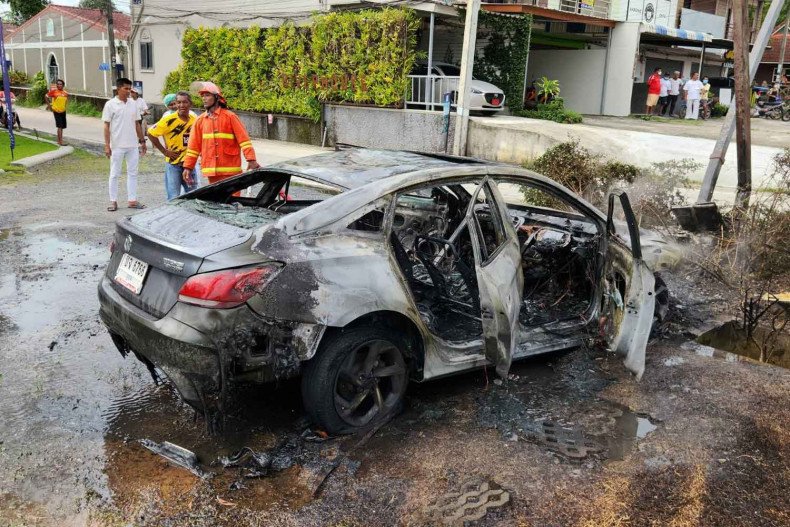 Lucky Swedish man helped out of burning car
