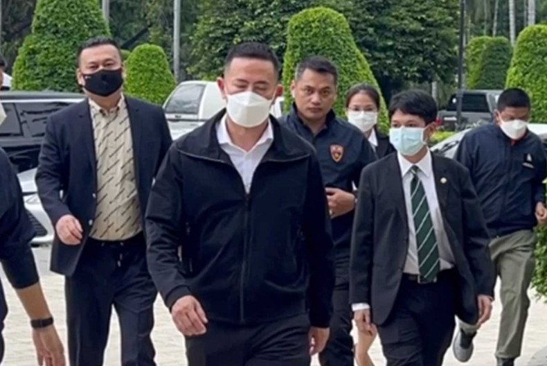 'Tuhao' reports to police, denies charges
