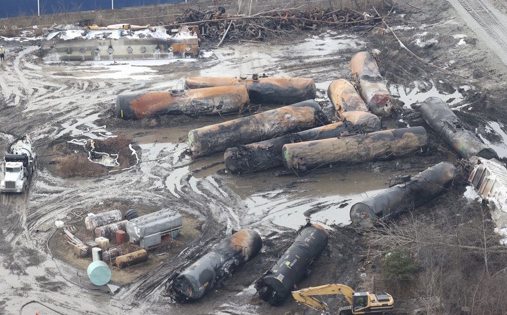 train derailment Ohio contamination