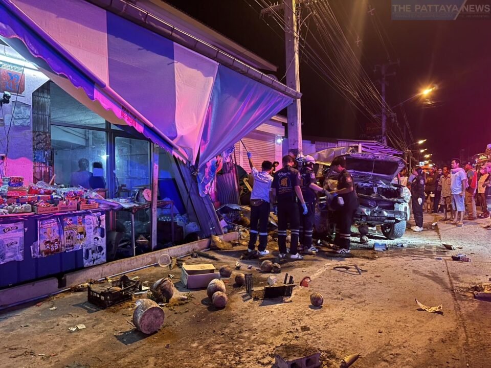 Pattaya Car Crash two die after hitting power pole