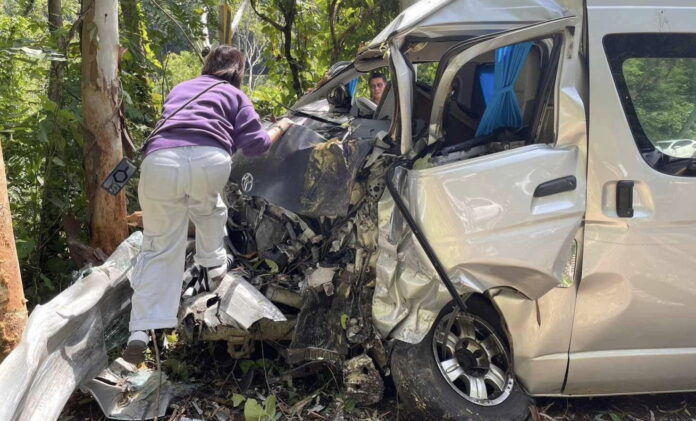 Tourists Injured in Minivan Accident