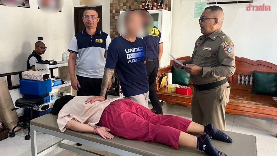 Unauthorized physician detained in Chon Buri