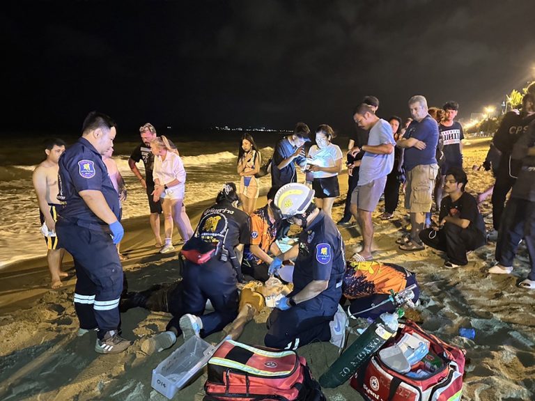 Australian Man Nearly Drowns After Being Caught In Sea - Pattaya One News