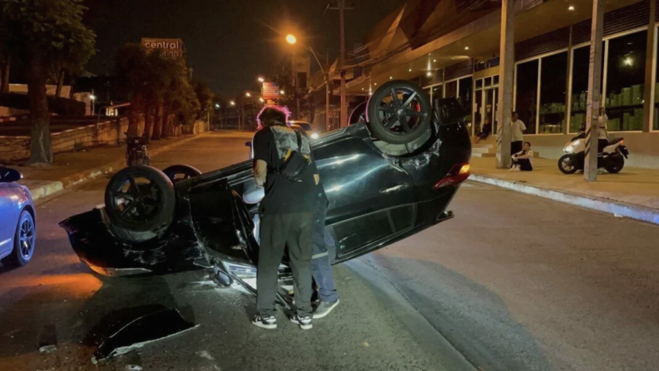 Drunk Driver Causes Car Rollover on Petchtrakul Road 