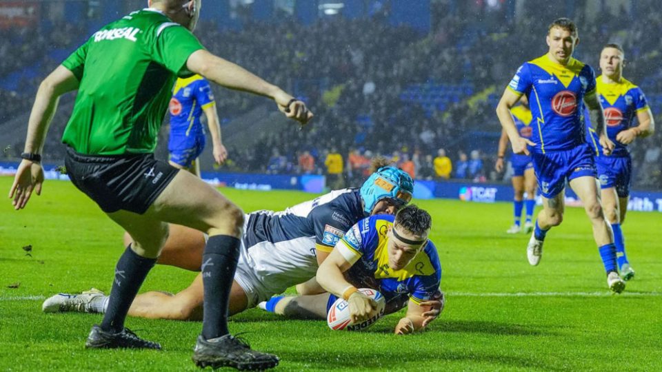 Warrington Wolves Dominate Hull FC with Thewlis Hat-Trick