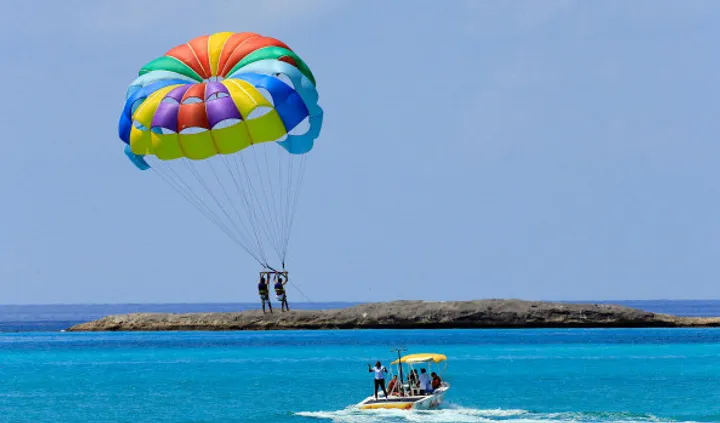 Pattaya to regulate parasailing operators