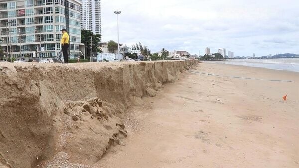 Severe Erosion at Jomtien Beach Creates Safety Hazards