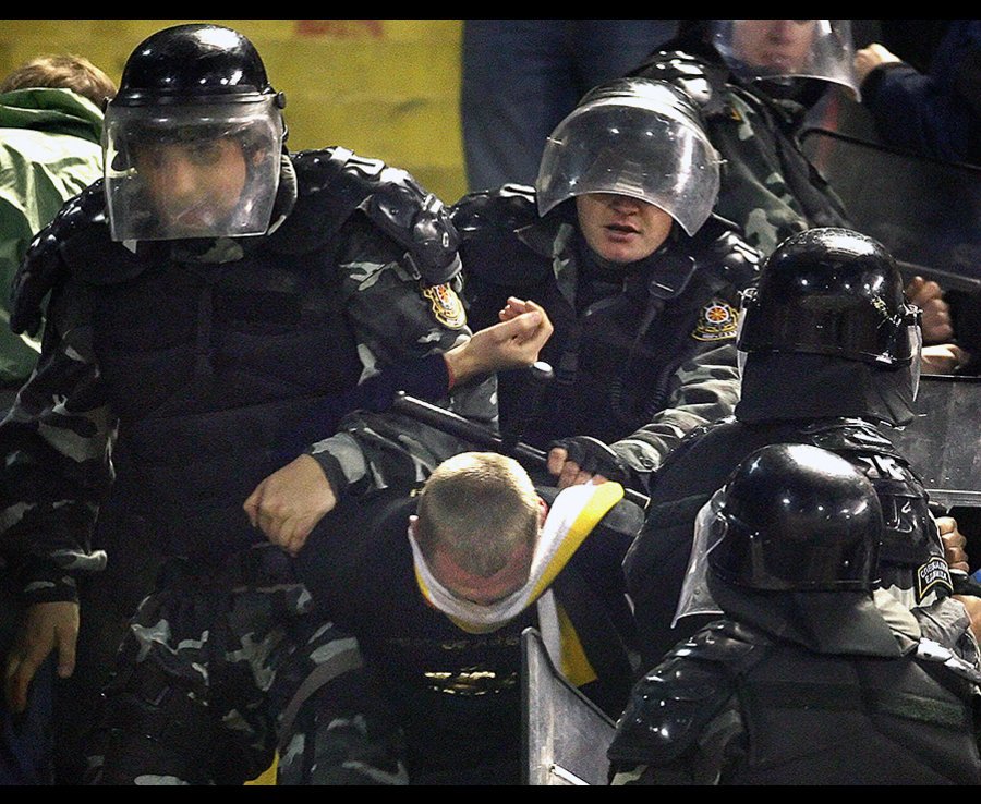 Riot police clash with Macedonlan fans
