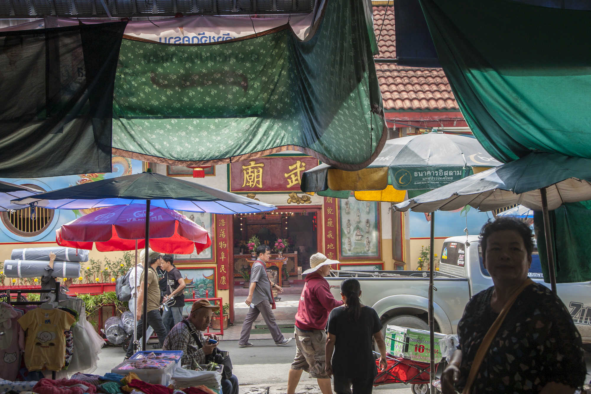 Chinese tourist killed by car after shopping in Chiang Mai