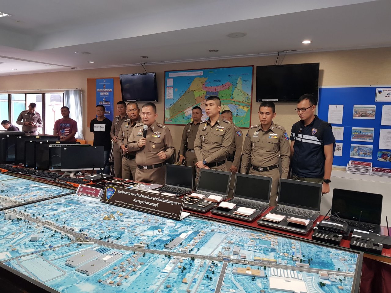 20 Chinese ‘fraudsters’ held after Pattaya raids