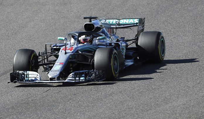 Hamilton cruises to win at Japanese GP, closes in on title
