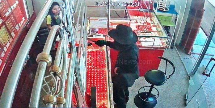 Thai man attempts to rob gold store in Sattahip and gets trapped inside by security system