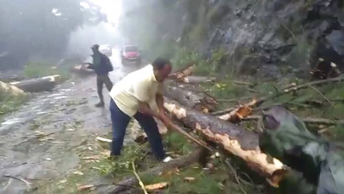 Cyclone kills 13 in southern India, 80K people evacuated