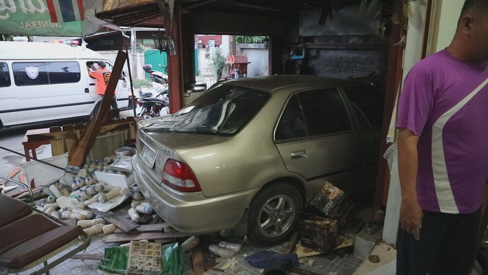 The couple running a roadside food shop in Tak’s Mae Sot district were injured