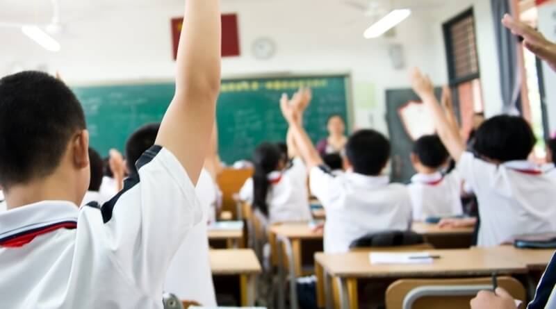 4 year old child forced to dye her hair black by the school