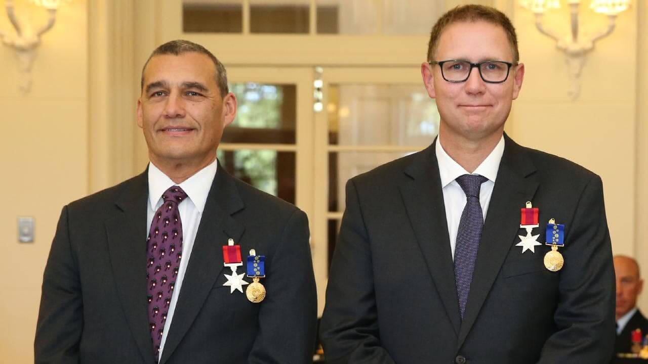 2 divers win Australian award for Thai cave rescue