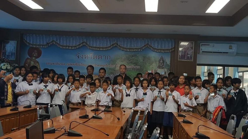 Forty-six stateless children were granted Thai nationality on Monday morning in a ceremony at the Mae Sot District Office in northern Tak province.  The youngsters, ages 10-18, were all born in Thailand but were left by their parents in the care of Mae Sot Hospital and Dr Cynthia Maung’s Mae Tao Clinic.Surapong Kongchantuk, chairman of the civic group Social Action for Children and Women, said Pattaradanai Uthairat, the district deputy chief in charge of registration, had presented the youths with national ID cards in accordance with a December 2016 Cabinet resolution.  That was the Cabinet decree that saw 14-year-old Adul Sam-on – one of the 13 footballers rescued from the Chiang Rai last summer – become the first stateless youth to become a citizen.Pattaradanai said the district office was in process of issuing ID cards for five other stateless youths, all of whom are over 18.Fifteen-year-old Wanaree Jaranapong, one of the 46 youngsters included in Monday’s ceremony, said she was born in Thailand but her birth wasn’t officially registered.Without Thai nationality, she never expected to be allowed to continue her schooling beyond Mathayom 3 or realise her dream of becoming a professional singer. “Now that I have my nationality, my hopes of becoming a singer and getting a PhD are restored,” she said.