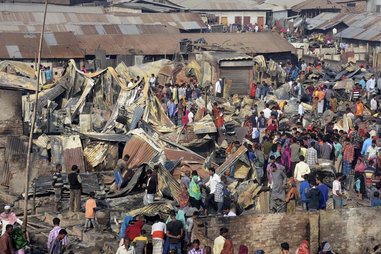 Fire sweeps through Bangladesh slum, killing nine