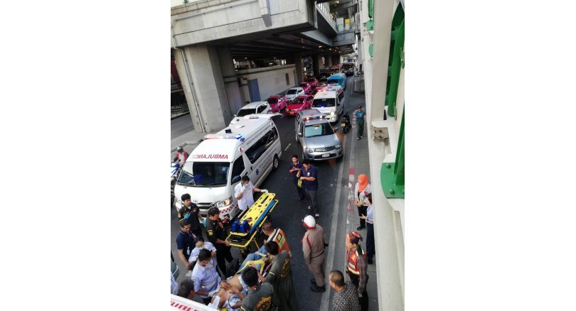 Driver hurt as van ploughs into Udomsuk Skytrain steps