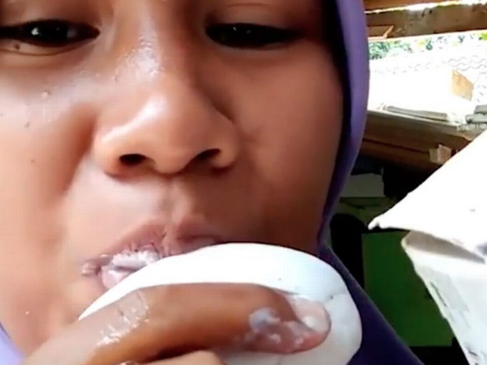 Mother Reviews Soap Bars By Licking Them