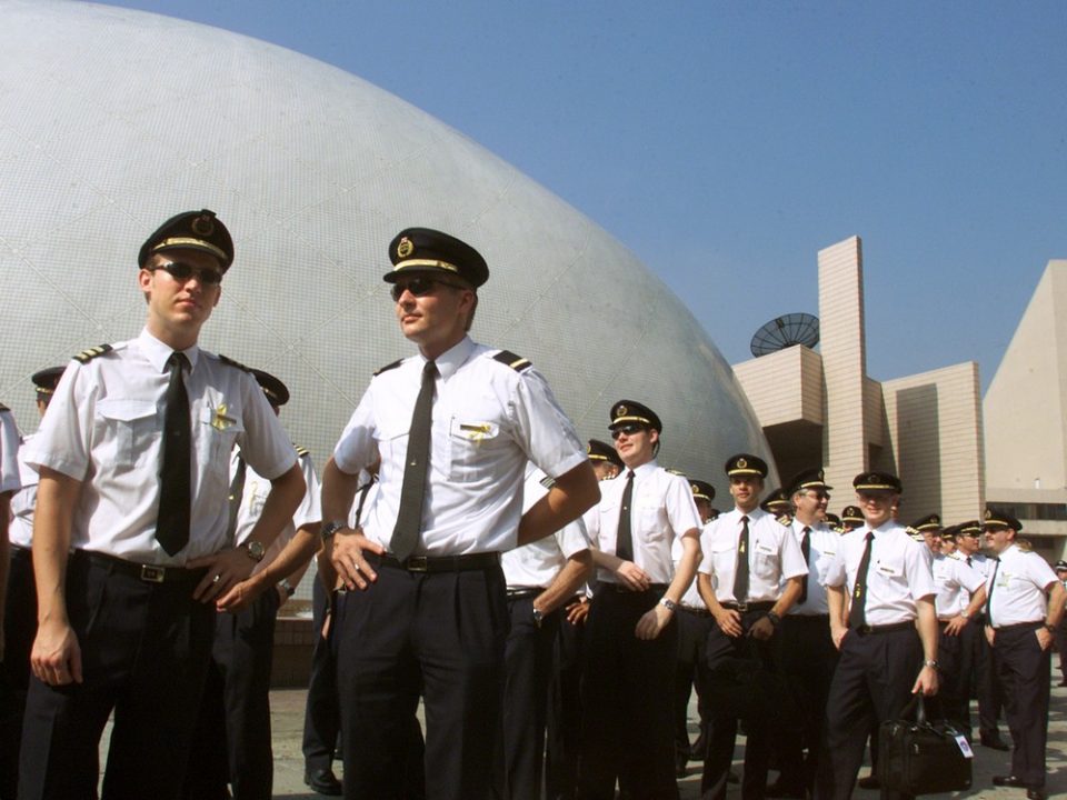 Cathay Pacific captains lose eyesight during flights