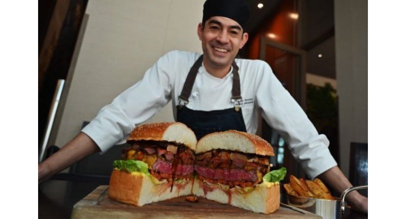 Emperor burger: Tokyo chef whips up $900 monster for new monarch