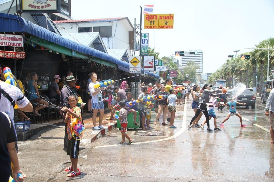 People urged to be cautious about heatstroke