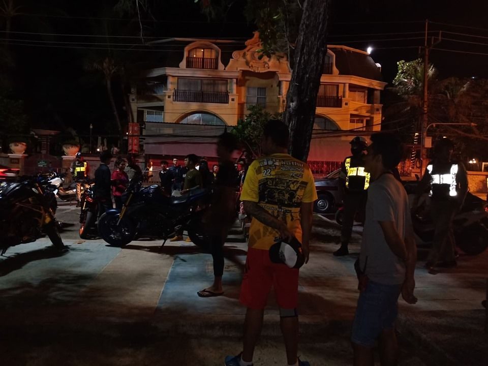 100 Myanmar teenagers with knives gather near Patong beach