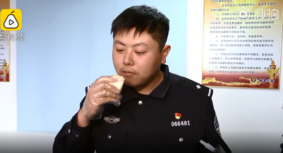 Man eating Durian FAILS breathalyser test